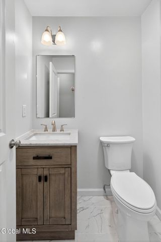 3 N Chestnut Hill Road, Colonie, NY 12211