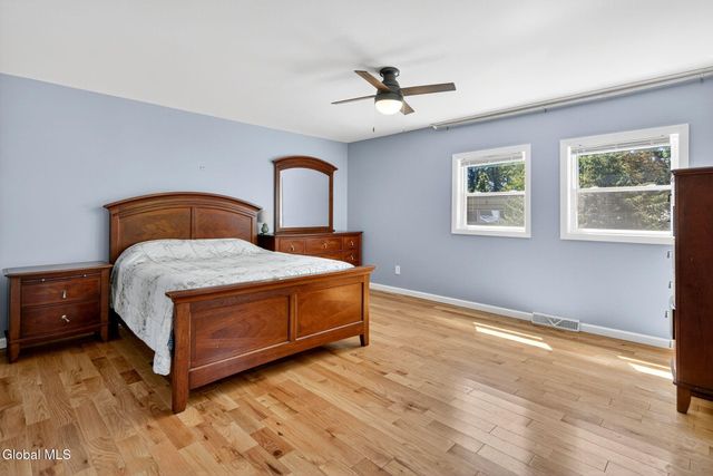 3 N Chestnut Hill Road, Colonie, NY 12211