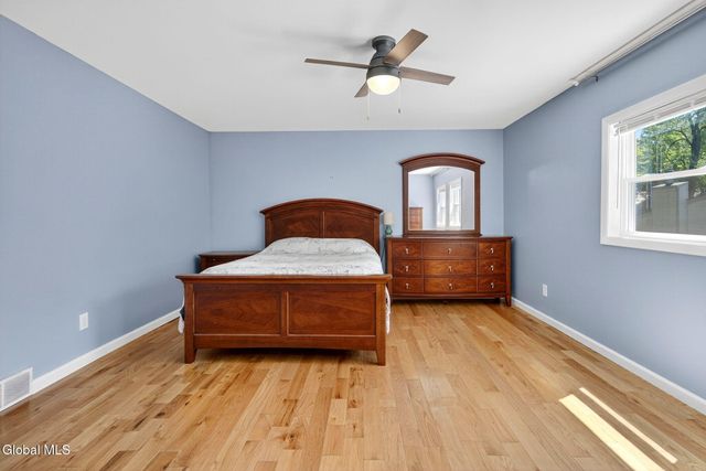 3 N Chestnut Hill Road, Colonie, NY 12211