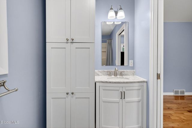 3 N Chestnut Hill Road, Colonie, NY 12211