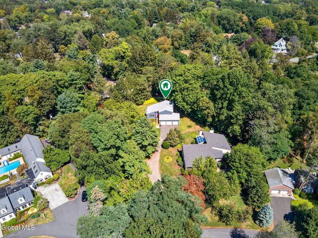 3 N Chestnut Hill Road, Colonie, NY 12211