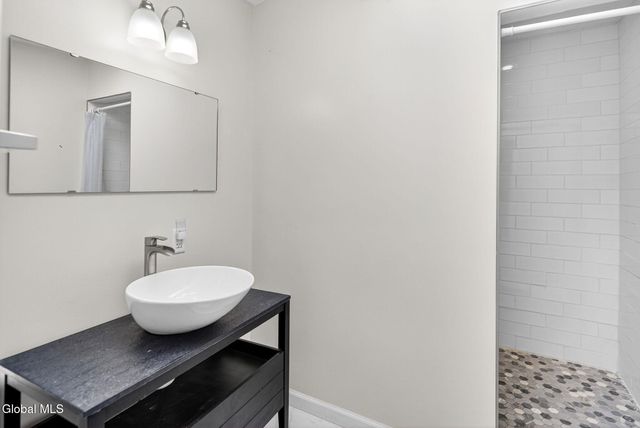 3 N Chestnut Hill Road, Colonie, NY 12211