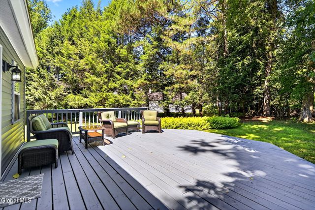 3 N Chestnut Hill Road, Colonie, NY 12211