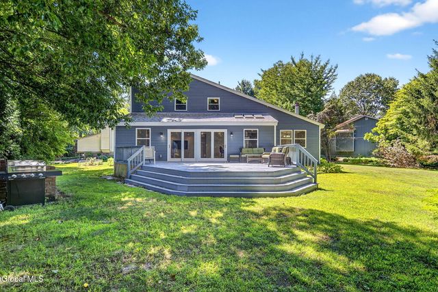 3 N Chestnut Hill Road, Colonie, NY 12211