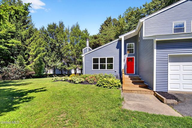 3 N Chestnut Hill Road, Colonie, NY 12211