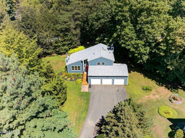 3 N Chestnut Hill Road, Colonie, NY 12211