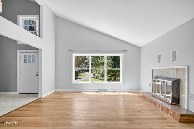 3 N Chestnut Hill Road, Colonie, NY 12211