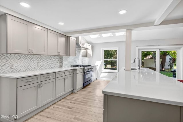 3 N Chestnut Hill Road, Colonie, NY 12211