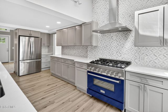 3 N Chestnut Hill Road, Colonie, NY 12211