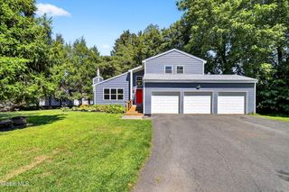3 N Chestnut Hill Road, Colonie, NY 12211