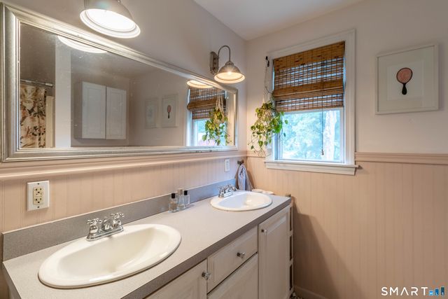 18 Hicksville Road, Cromwell, CT 06416