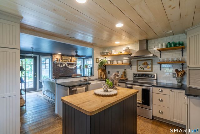18 Hicksville Road, Cromwell, CT 06416
