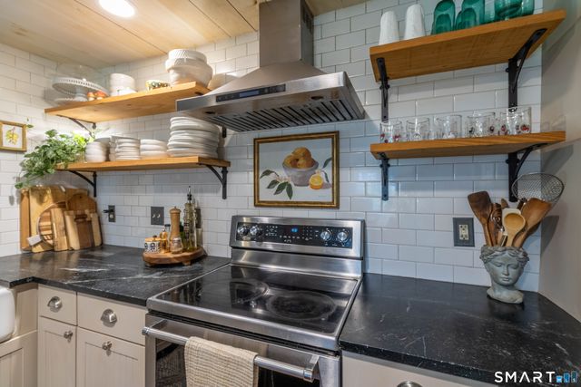 18 Hicksville Road, Cromwell, CT 06416