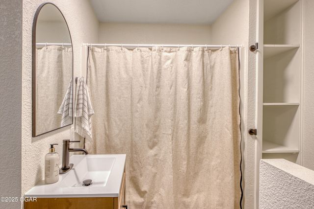 211 N Moffet Avenue, Joplin, MO 64801