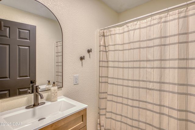 211 N Moffet Avenue, Joplin, MO 64801