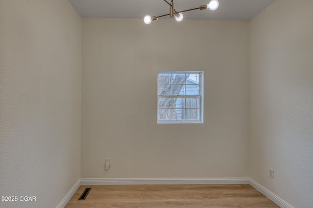 211 N Moffet Avenue, Joplin, MO 64801