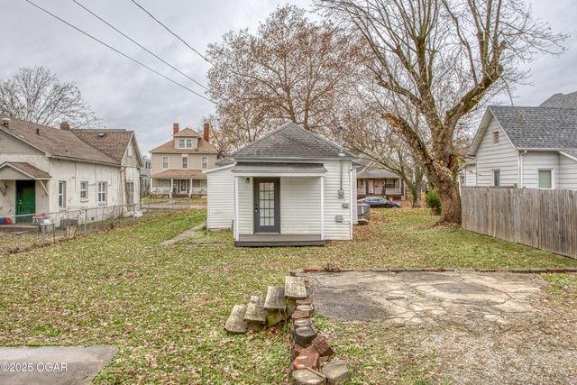 211 N Moffet Avenue, Joplin, MO 64801