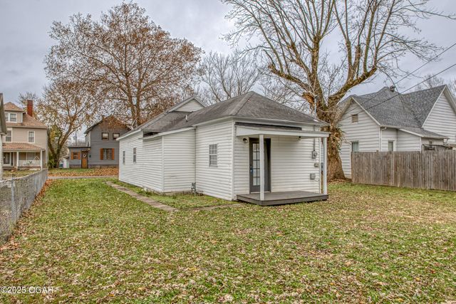211 N Moffet Avenue, Joplin, MO 64801