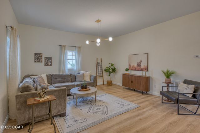 211 N Moffet Avenue, Joplin, MO 64801