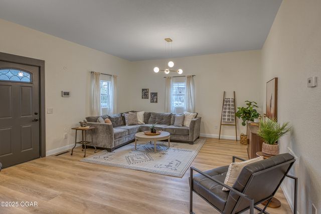 211 N Moffet Avenue, Joplin, MO 64801