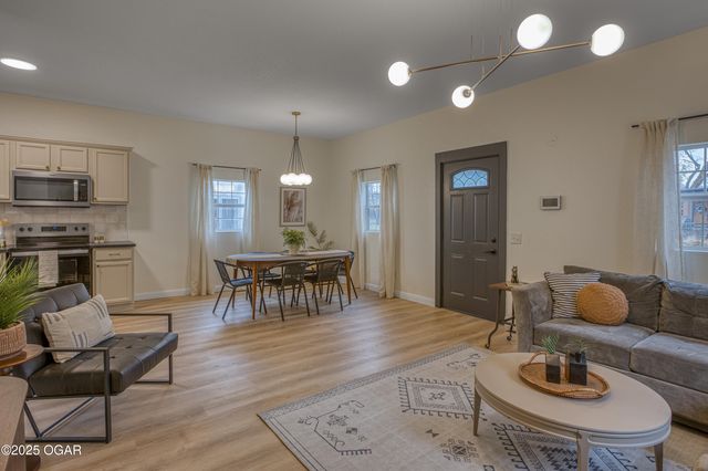 211 N Moffet Avenue, Joplin, MO 64801