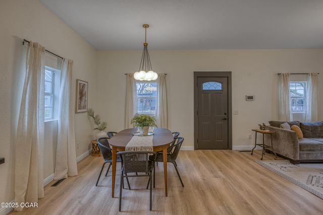 211 N Moffet Avenue, Joplin, MO 64801