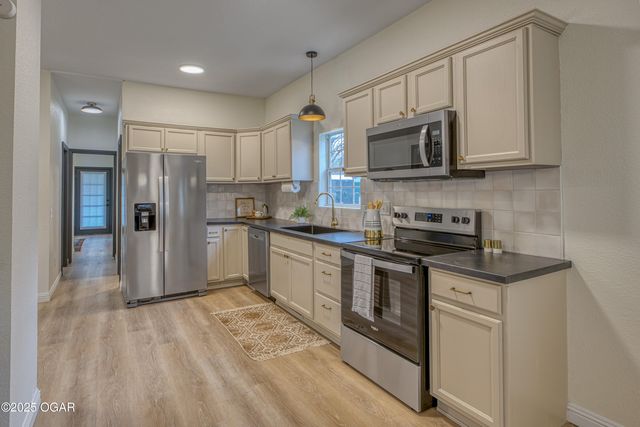 211 N Moffet Avenue, Joplin, MO 64801