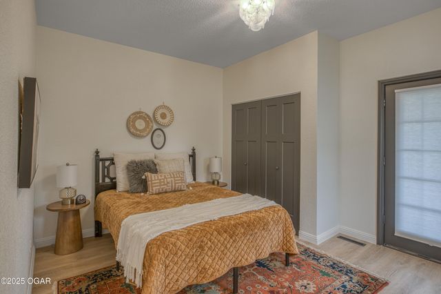 211 N Moffet Avenue, Joplin, MO 64801