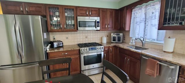126 Florence Avenue, Colonia, NJ 07067