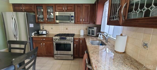 126 Florence Avenue, Colonia, NJ 07067