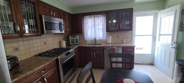 126 Florence Avenue, Colonia, NJ 07067