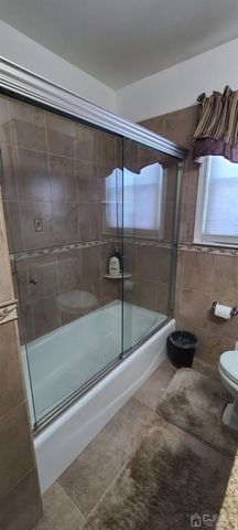 126 Florence Avenue, Colonia, NJ 07067