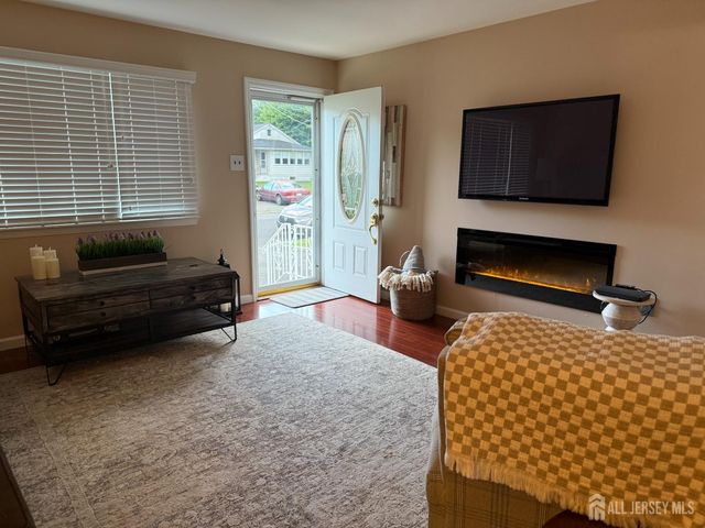 126 Florence Avenue, Colonia, NJ 07067