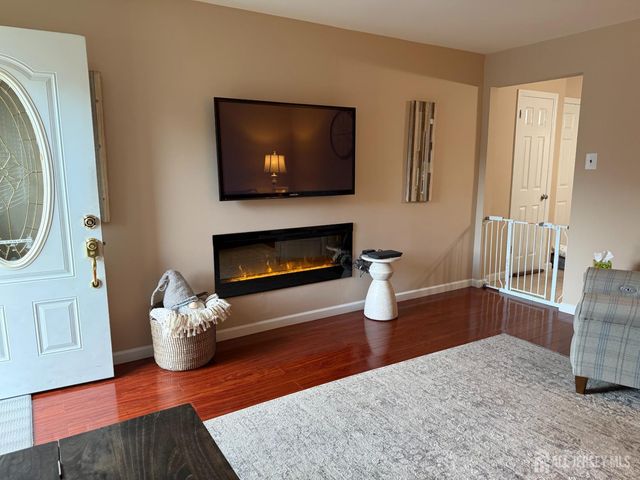 126 Florence Avenue, Colonia, NJ 07067