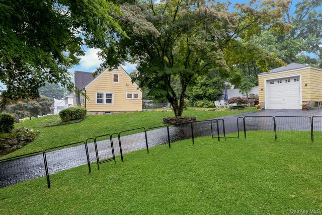49 Lakeview Drive, Putnam Valley, NY 10579