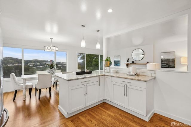 25 crestmont Drive, San Francisco, CA 94131