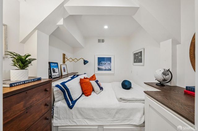 25 crestmont Drive, San Francisco, CA 94131