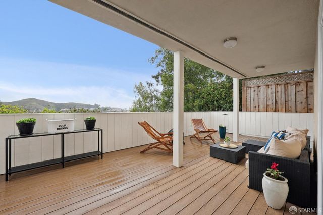 25 crestmont Drive, San Francisco, CA 94131