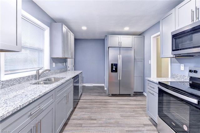 10 Whipple DR, Hampton, VA 23663