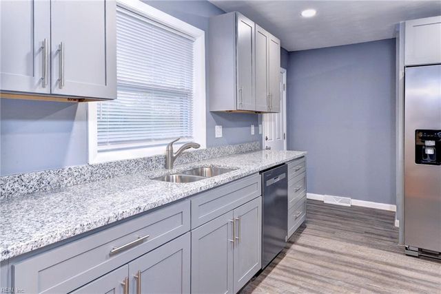 10 Whipple DR, Hampton, VA 23663