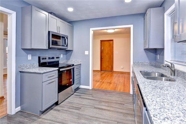 10 Whipple DR, Hampton, VA 23663