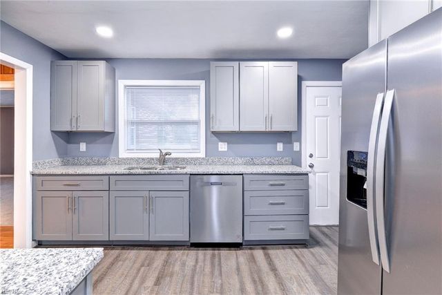10 Whipple DR, Hampton, VA 23663