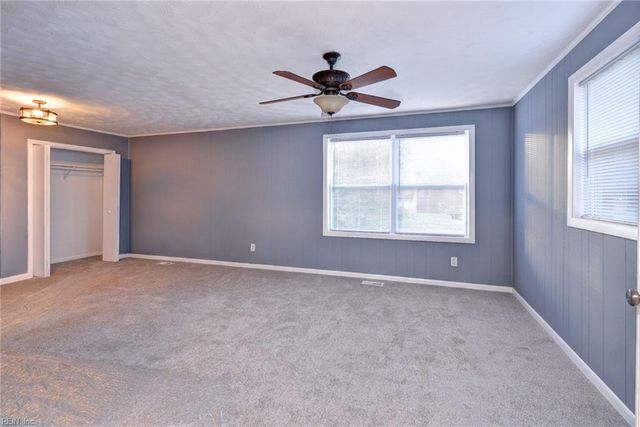10 Whipple DR, Hampton, VA 23663
