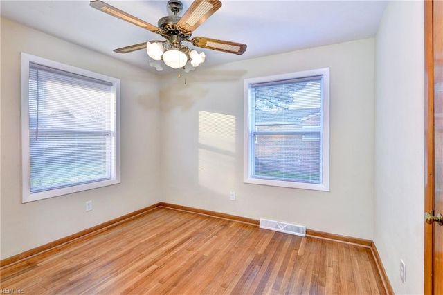 10 Whipple DR, Hampton, VA 23663