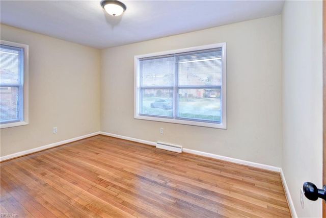 10 Whipple DR, Hampton, VA 23663