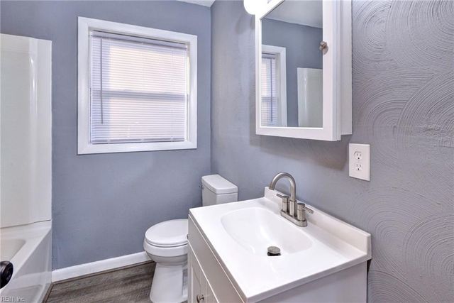 10 Whipple DR, Hampton, VA 23663