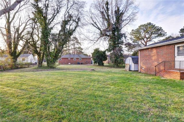 10 Whipple DR, Hampton, VA 23663