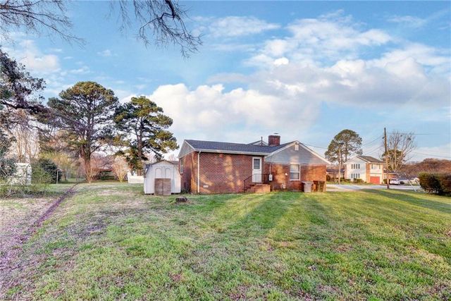 10 Whipple DR, Hampton, VA 23663