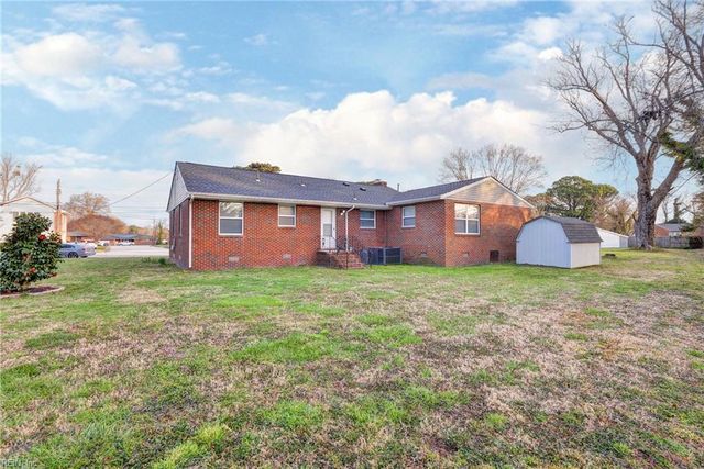 10 Whipple DR, Hampton, VA 23663