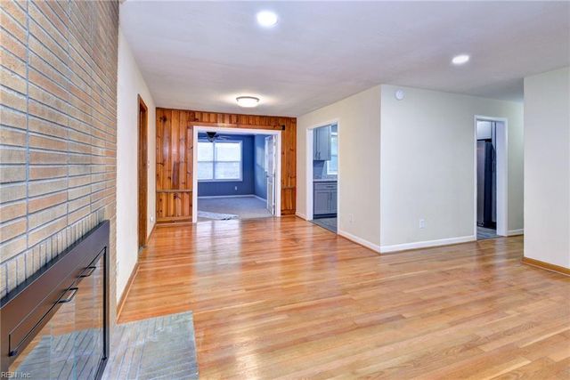 10 Whipple DR, Hampton, VA 23663
